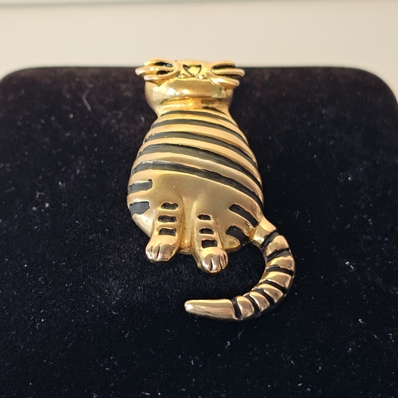 Vintage Unsigned Brass Tone Figural Smiling Striped Fat Cat Pendant Brooch - Picture 4 of 6